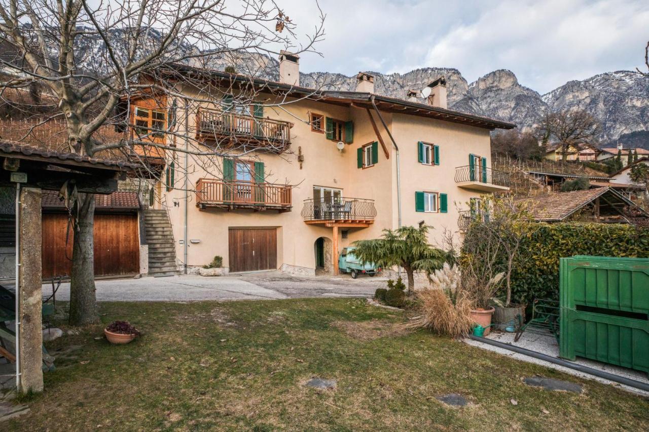 Brantenhof Ferienwohnung Vinea Кортачча-сулла-Страда-дель-Віно Екстер'єр фото